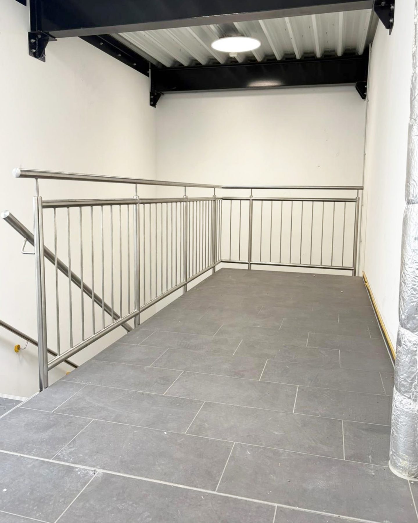 Geländer in Tiefgarage
